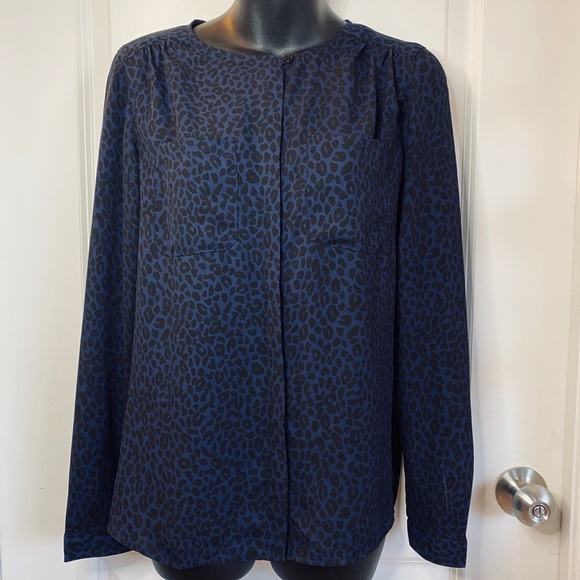 LOFT Woman’s Blue Button Down Cheetah Print Top XS - Picture 7 of 10